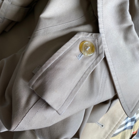 Classic Burberry Trench with Wool Removable Lining, Size 10 - Picture 7 of 16